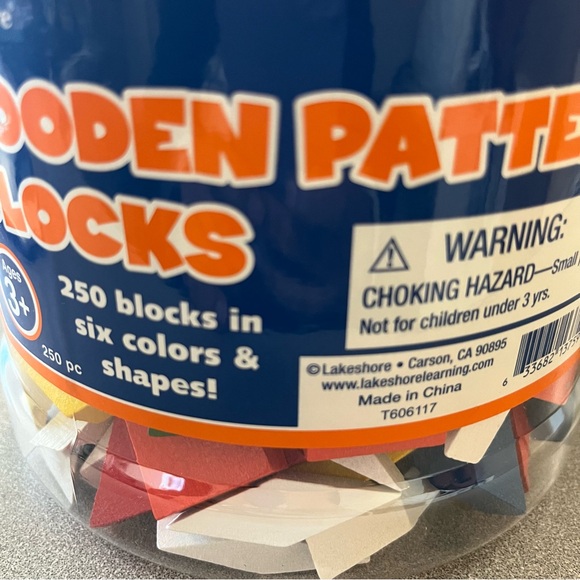 New Lakeshore educational woooden pattern, six colors and shapes 250 blocks - Picture 6 of 7